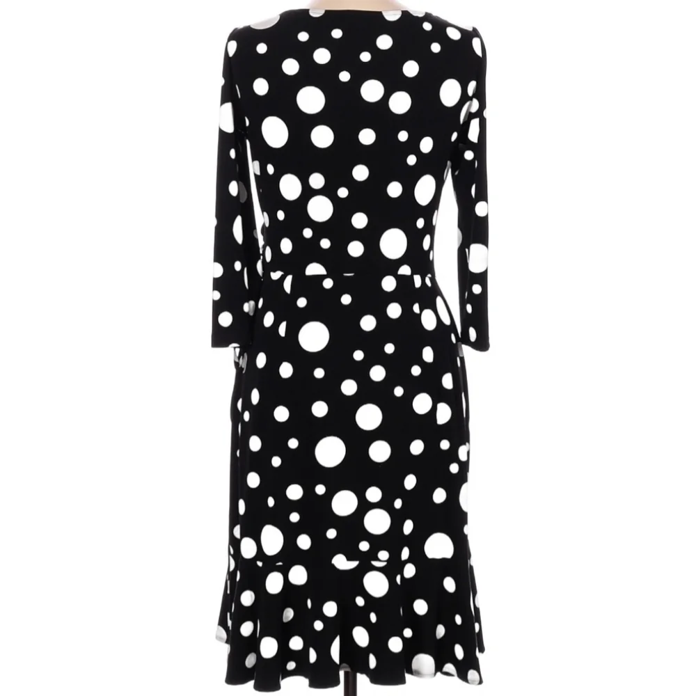 MAGGY LONDON Black and White Wrap Dress with V-Neck and 3/4 Sleeves polka dot 10 - Picture 2 of 3